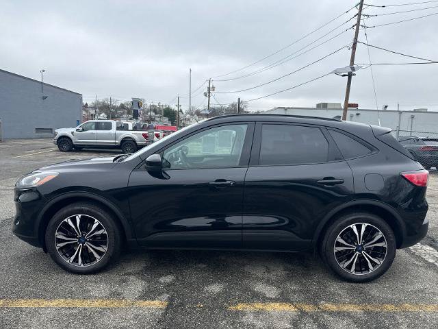 Certified 2022 Ford Escape SE w/ SE Sport Appearance Package AWD/4WD image 3