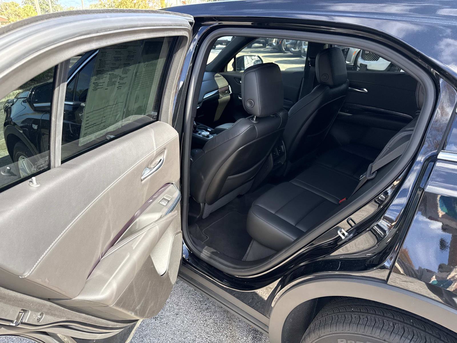 Used 2023 Cadillac XT4 Luxury w/ Cold Weather Package image 13