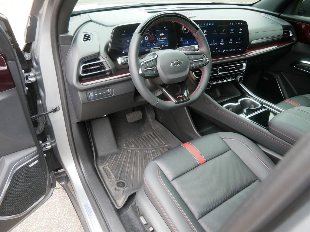 Used 2024 Chevrolet Traverse RS image 12