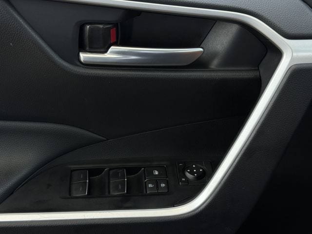 Certified 2025 Toyota RAV4 XLE FWD image 26