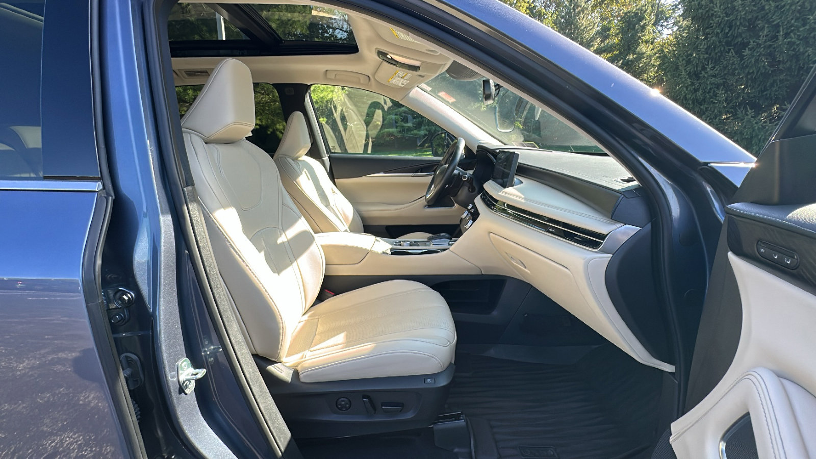 Certified 2022 INFINITI QX60 Sensory w/ Cargo Package AWD/4WD image 23