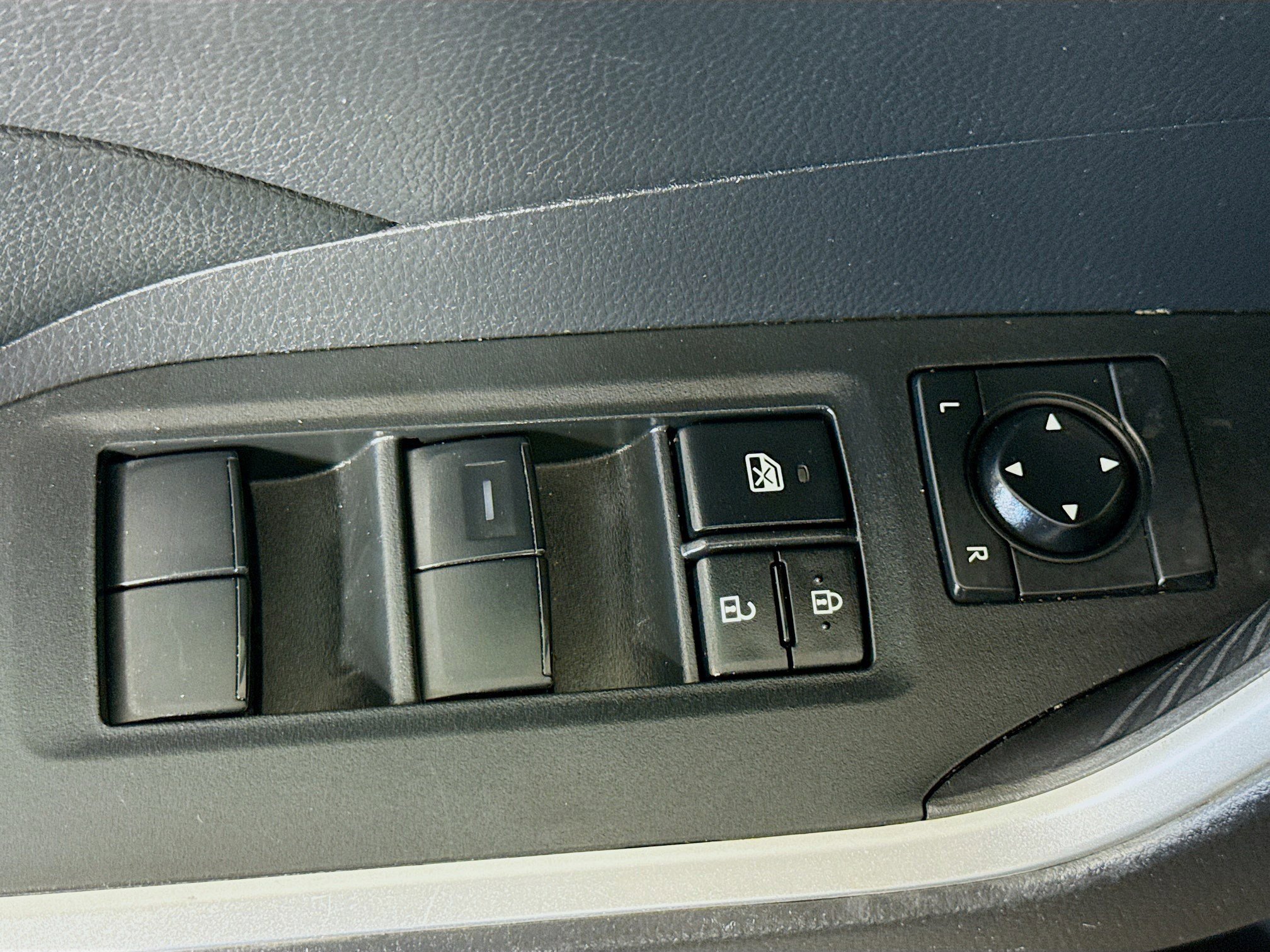 Used 2022 Toyota RAV4 LE image 23