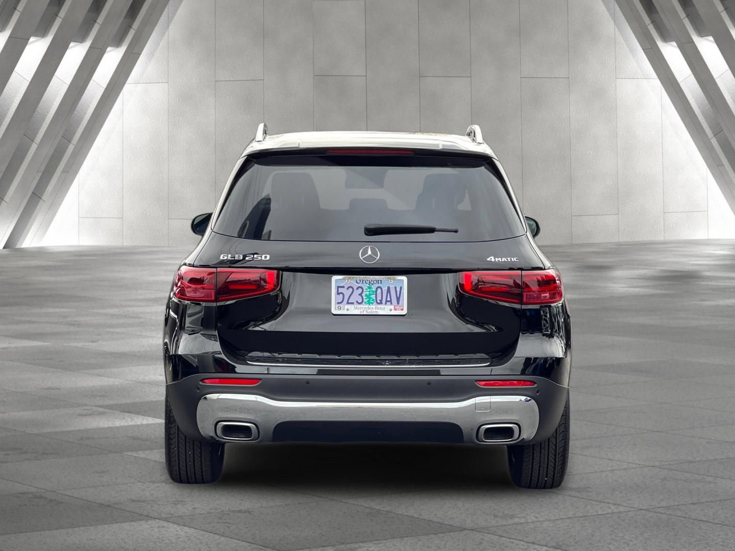 Used 2024 Mercedes-Benz GLB 250 4MATIC image 5