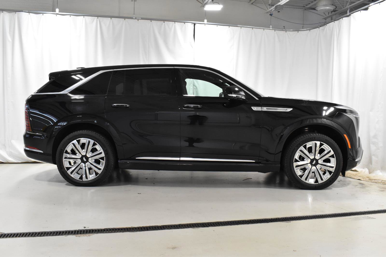 New 2025 Cadillac Escalade IQ Luxury 1 w/ LPO, Radiant Package image 19