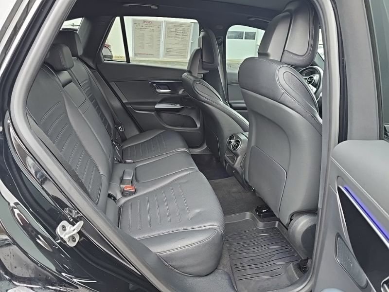 Used 2024 Mercedes-Benz GLC 300 4MATIC image 29