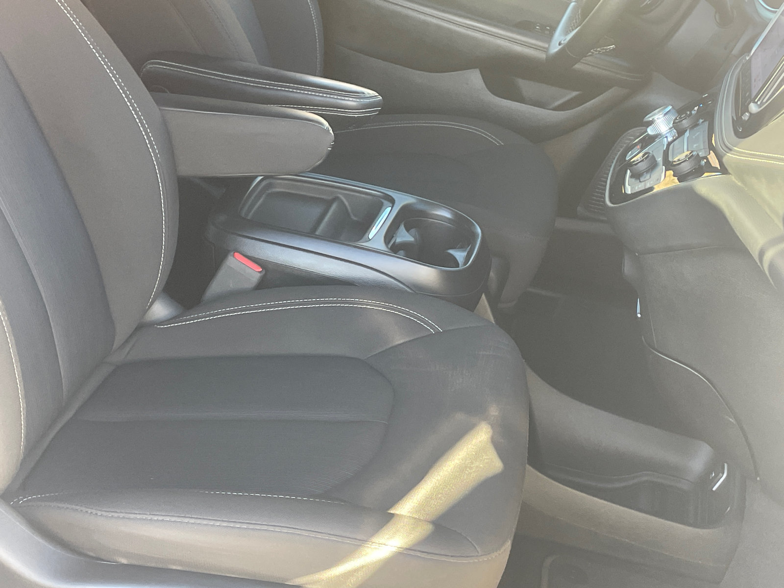 Used 2024 Chrysler Pacifica Touring FWD image 11