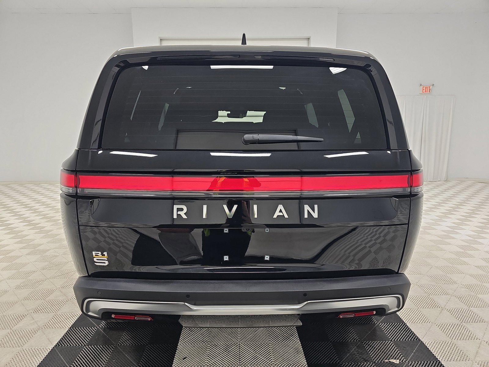 Used 2024 Rivian R1S Adventure AWD/4WD image 4