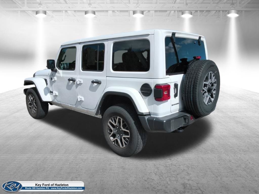 Used 2025 Jeep Wrangler Unlimited Sahara AWD/4WD image 8