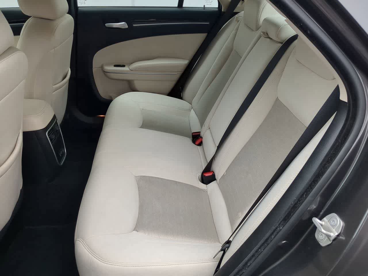 Used 2023 Chrysler 300 Touring w/ Safetytec Plus Group RWD image 19