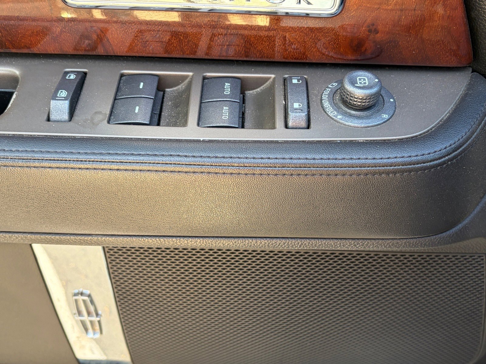 Used 2012 Lincoln Navigator 4WD image 8