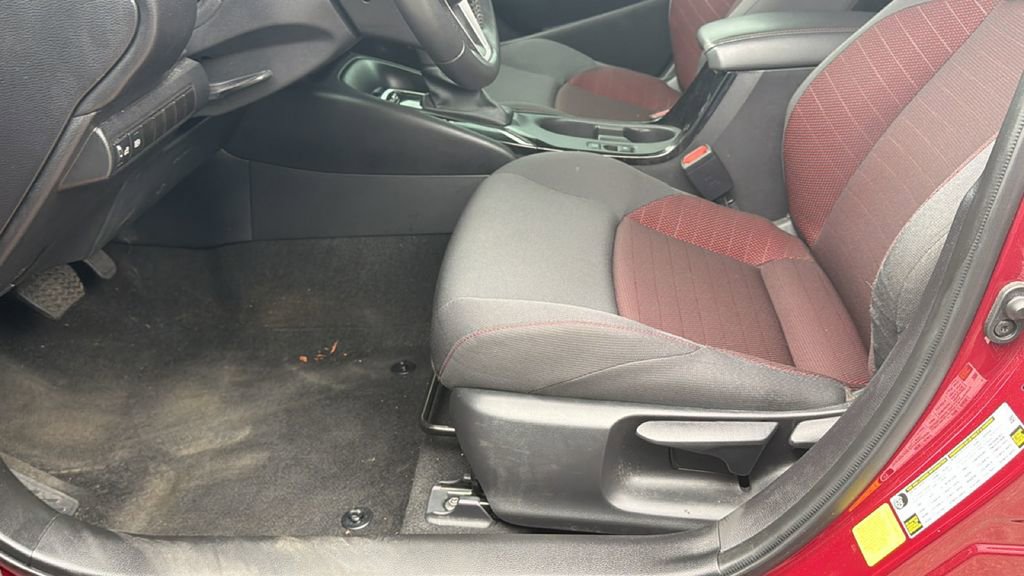 Used 2025 Toyota Corolla SE image 9