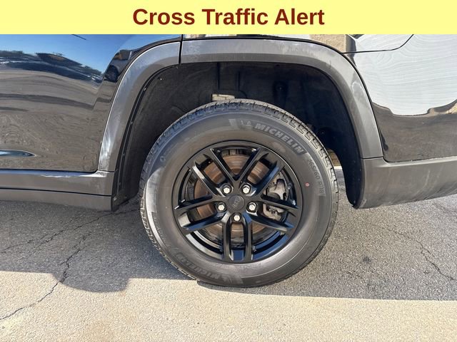 Used 2023 Jeep Grand Cherokee L Laredo w/ Luxury Tech Group I AWD/4WD image 9