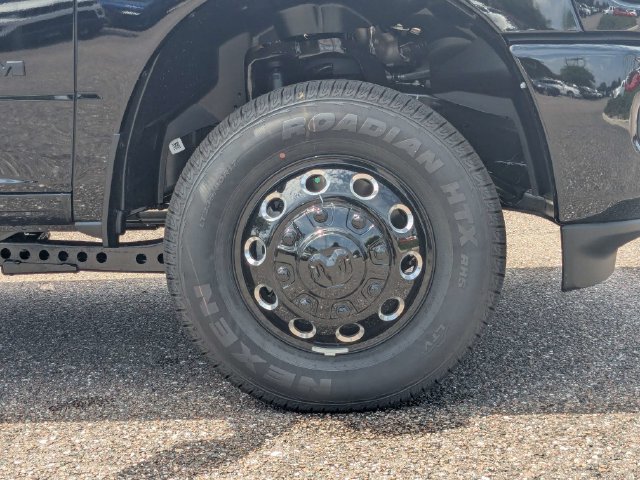 New 2026 RAM 3500 Big Horn AWD/4WD image 12