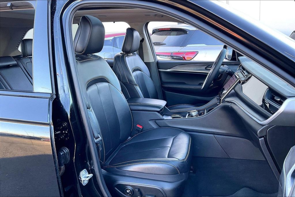 Used 2024 Jeep Grand Cherokee Limited w/ Luxury Tech Group II image 7