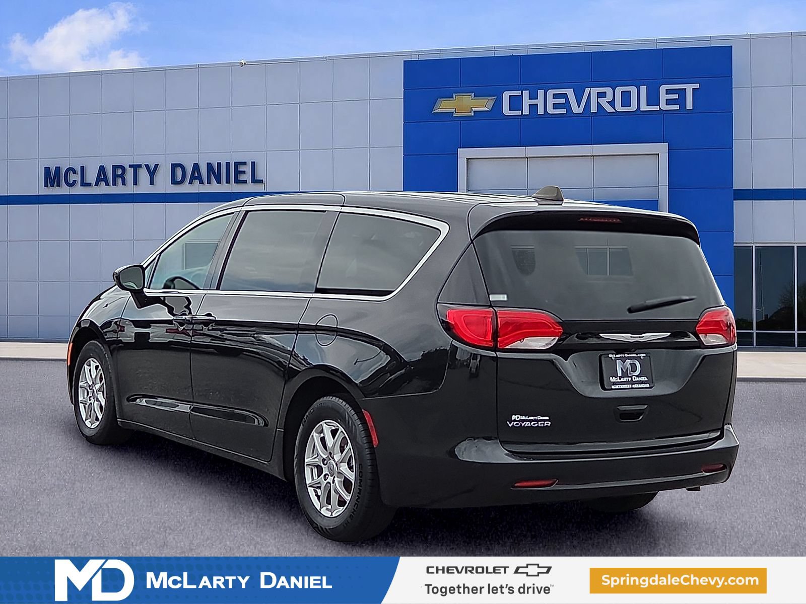 Used 2023 Chrysler Voyager LX FWD image 4