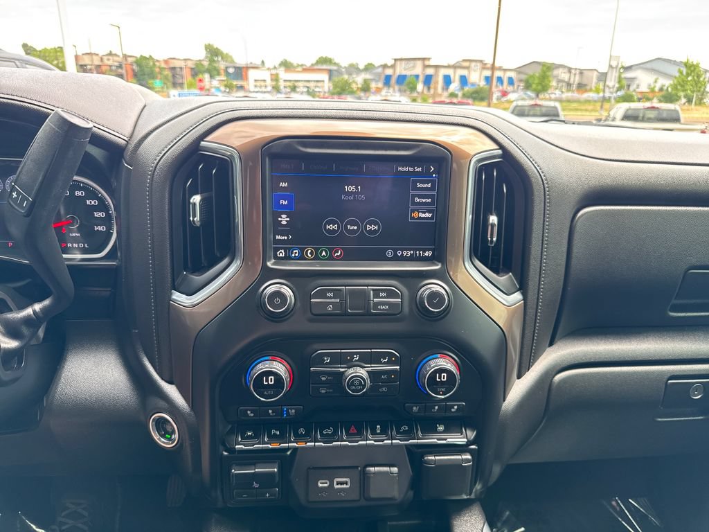 Used 2020 Chevrolet Silverado 1500 High Country w/ Technology Package AWD/4WD image 17