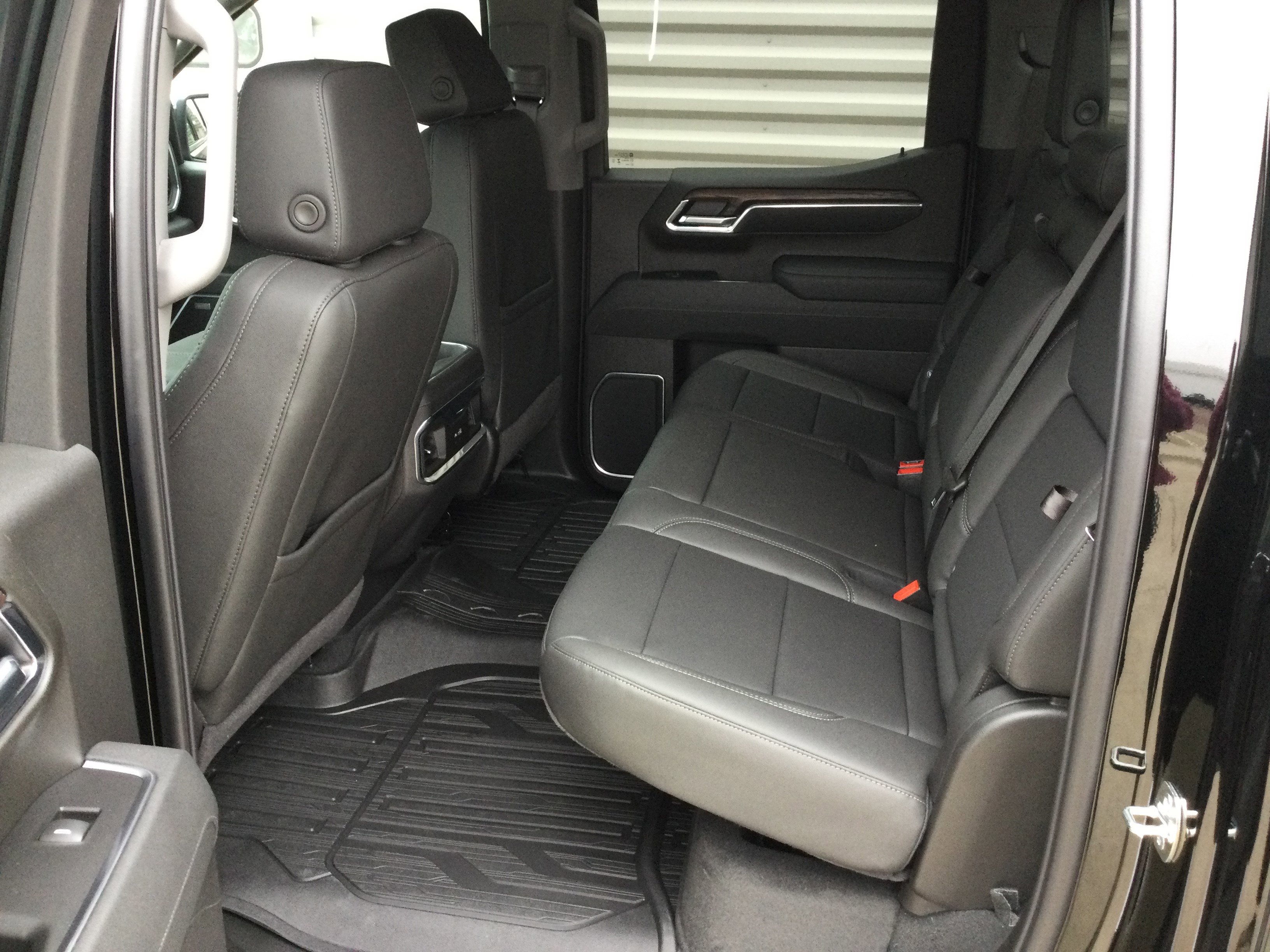 New 2026 GMC Sierra 1500 SLT w/ SLT Premium Package image 8