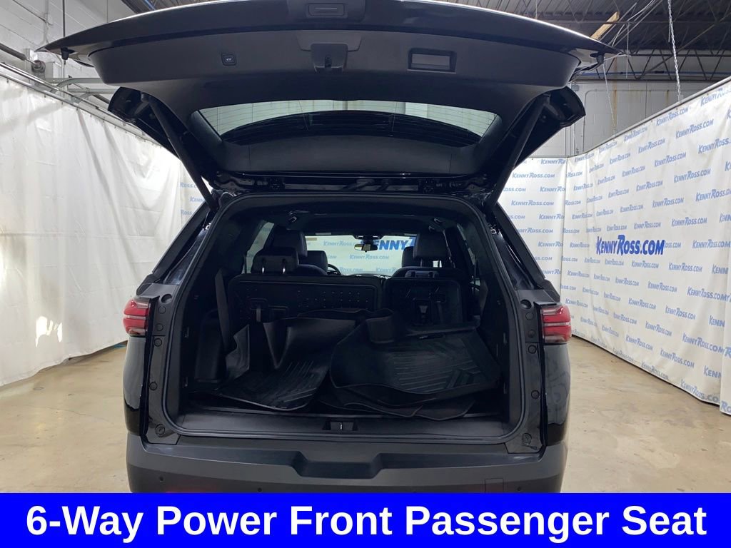 Used 2022 Chevrolet Traverse LT image 13