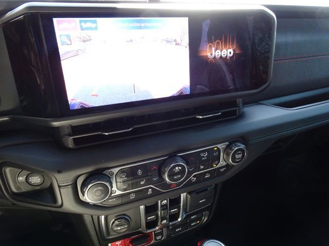 Used 2024 Jeep Gladiator Rubicon AWD/4WD image 19