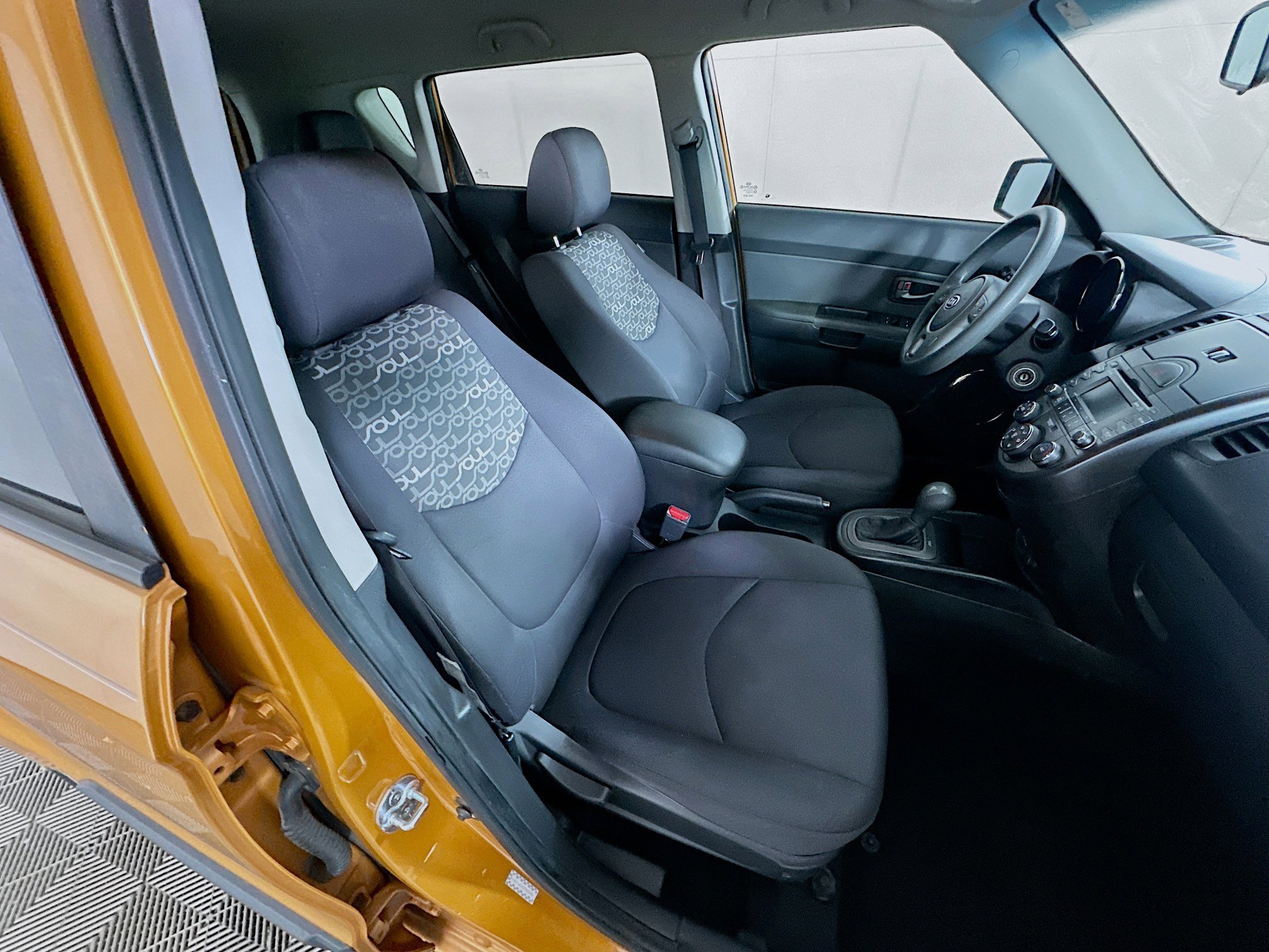 Used 2011 Kia Soul + w/ Audio Pkg image 28