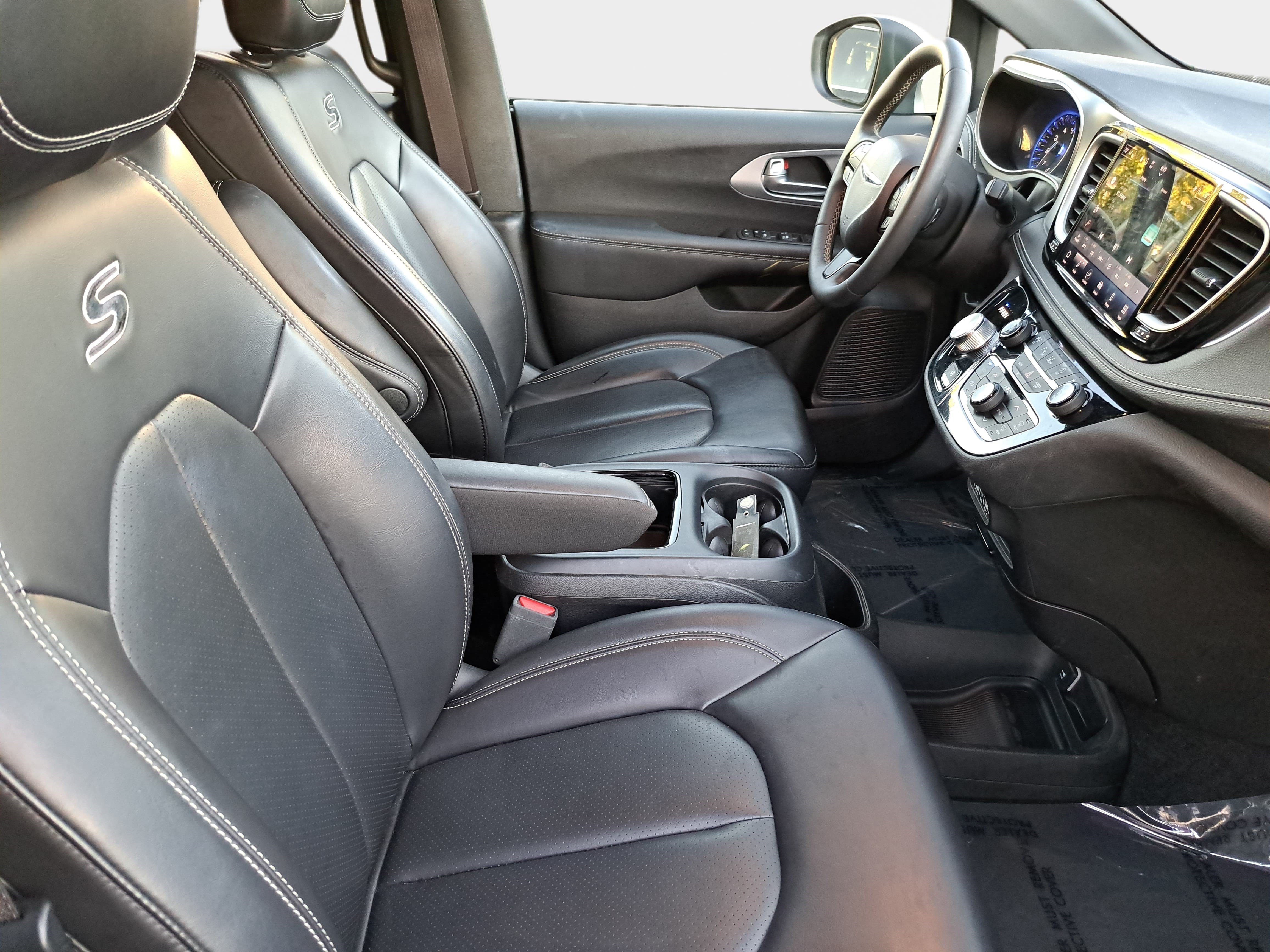 Used 2023 Chrysler Pacifica Touring-L w/ S Appearance Package AWD/4WD image 10