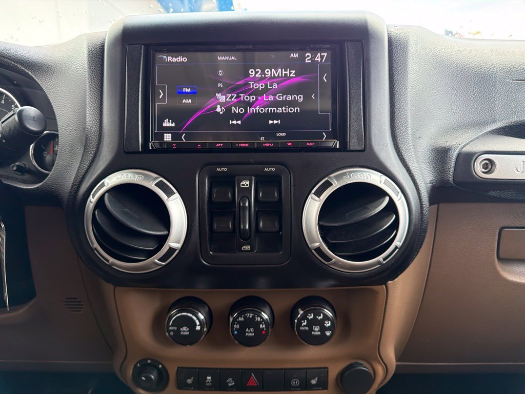 Used 2012 Jeep Wrangler Unlimited Sahara AWD/4WD image 14