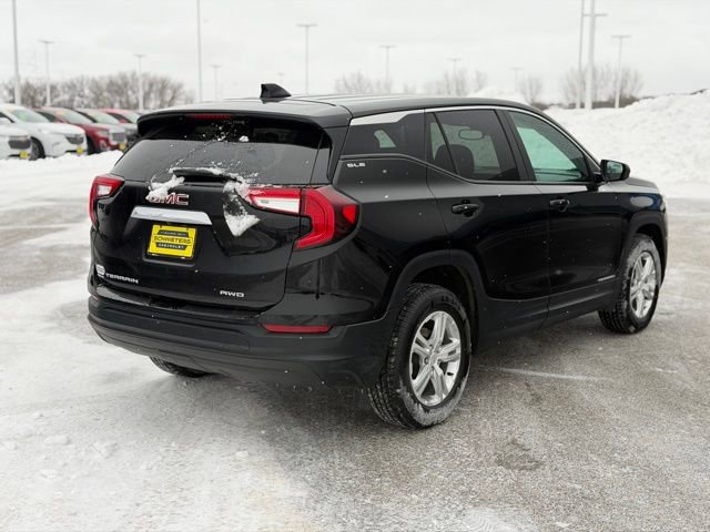 Used 2024 GMC Terrain SLE image 4
