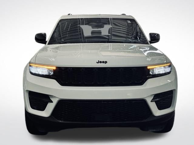 Used 2025 Jeep Grand Cherokee Altitude video 2