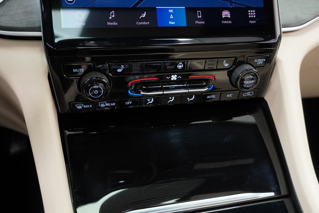 Certified 2025 Jeep Grand Cherokee Limited AWD/4WD image 36