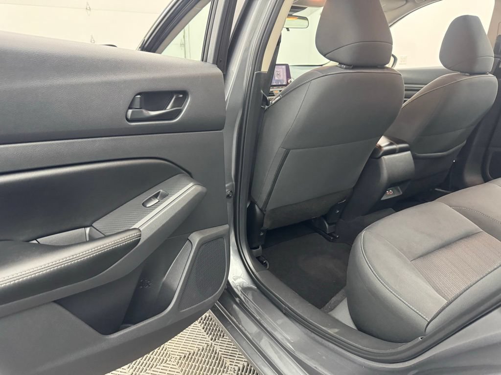 Used 2025 Nissan Altima 2.5 SV FWD image 33
