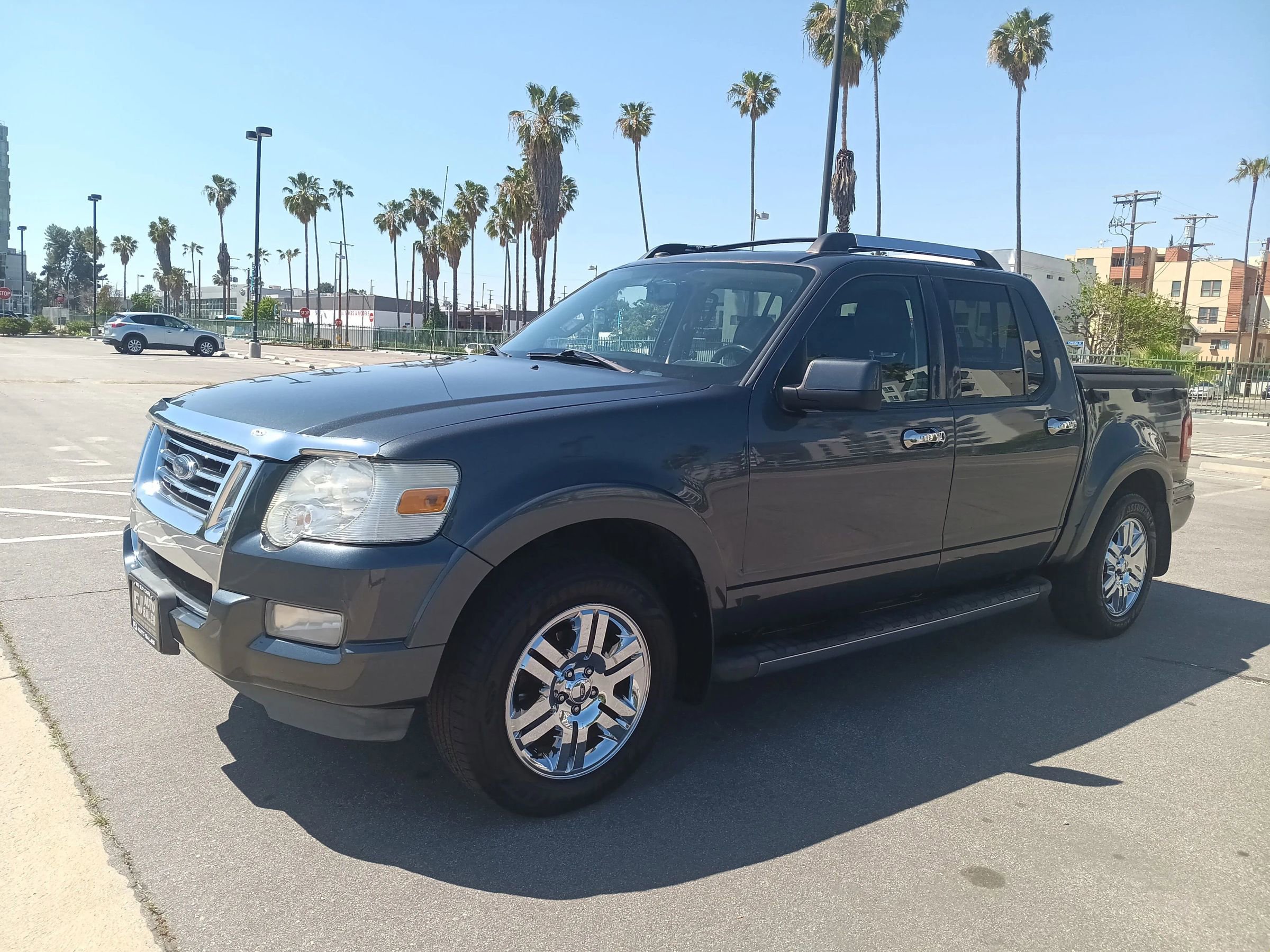 Used 2010 Ford Explorer Sport Trac Limited image 3