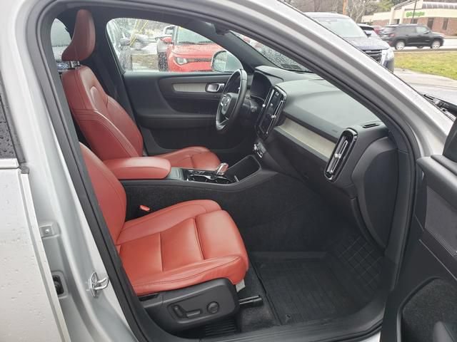 Used 2019 Volvo XC40 T4 Inscription FWD image 21