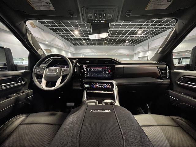 Used 2025 GMC Sierra 2500 Denali w/ Technology Package AWD/4WD image 15