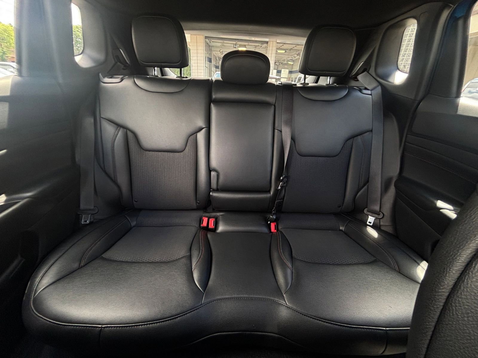 Used 2025 Jeep Compass Trailhawk AWD/4WD image 37