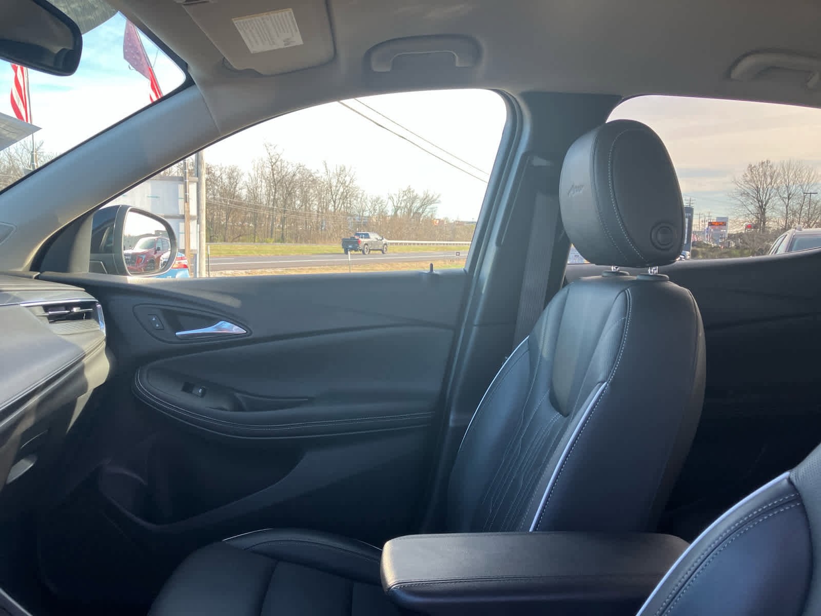 Certified 2025 Buick Encore GX Avenir image 10