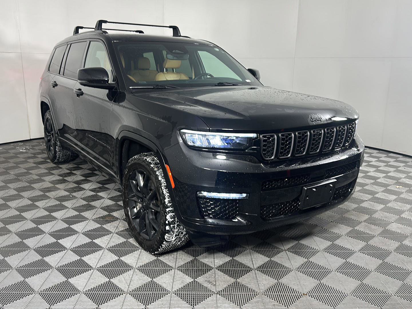 Used 2023 Jeep Grand Cherokee L Summit image 3