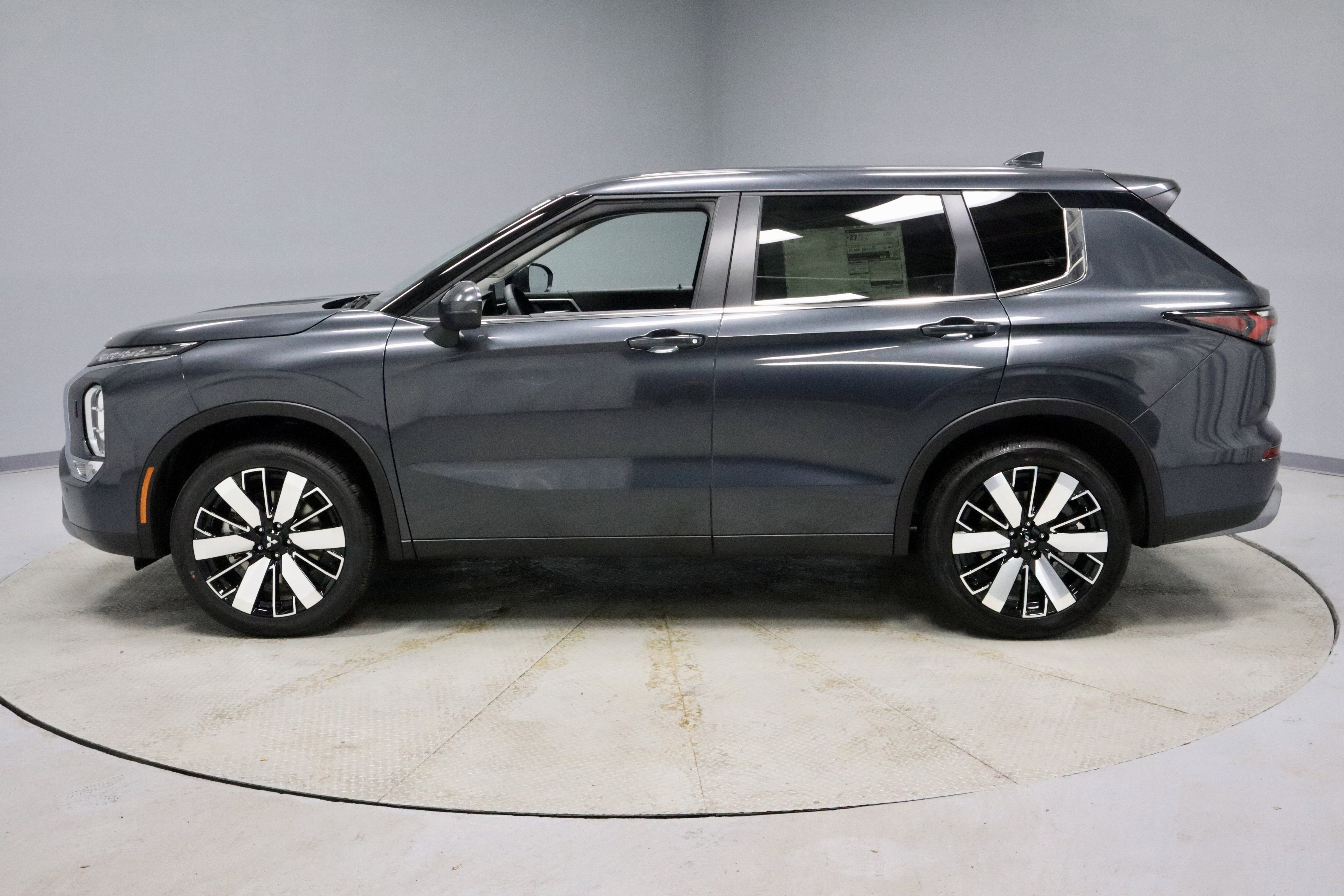 New 2026 Mitsubishi Outlander SE image 6