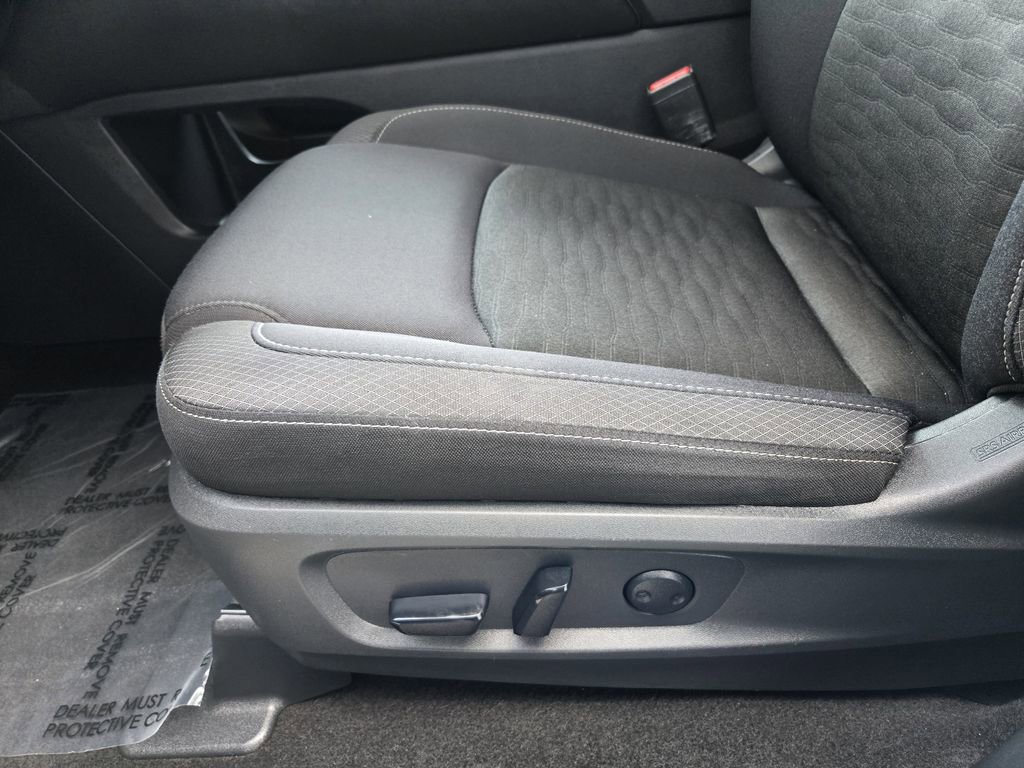 Used 2025 Nissan Pathfinder SV image 16