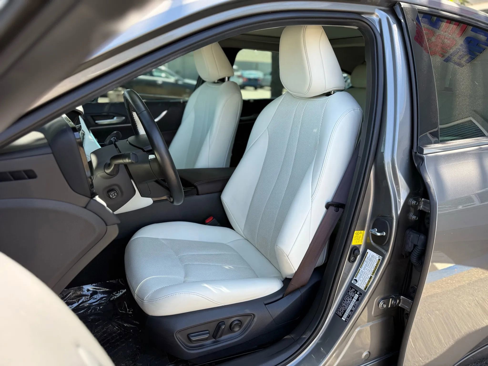 Used 2022 Toyota Mirai Limited Sedan 4D image 10