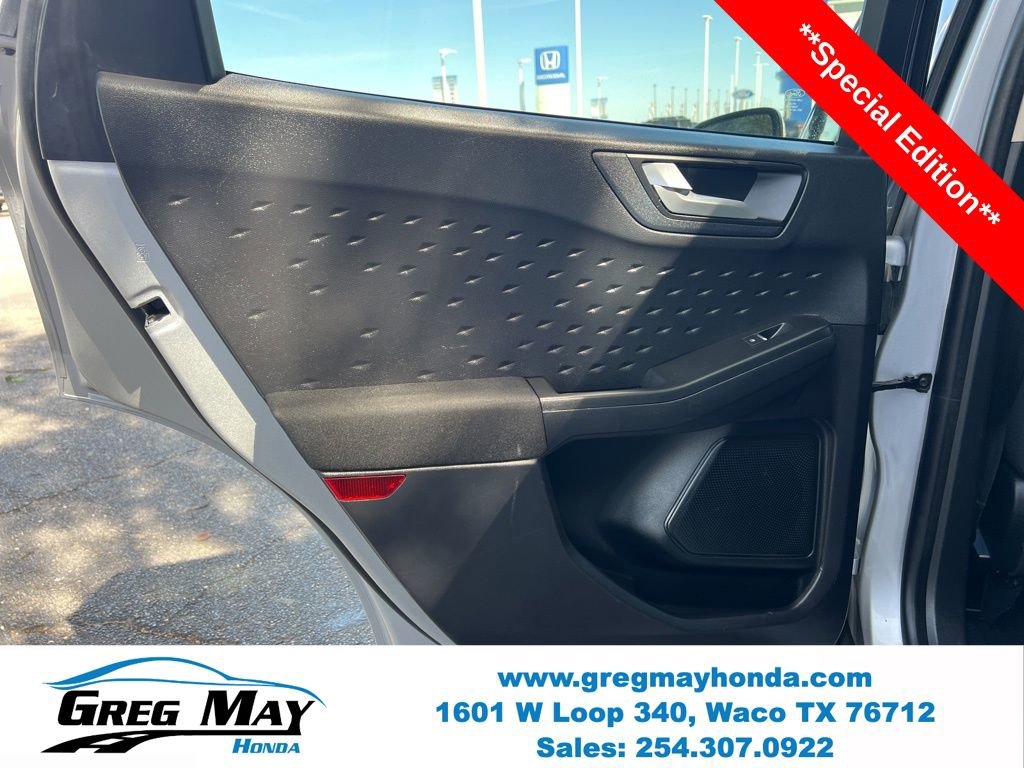 Used 2020 Ford Escape SE image 18
