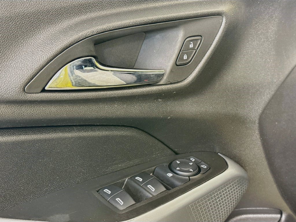 Used 2024 Chevrolet Trax RS FWD image 22