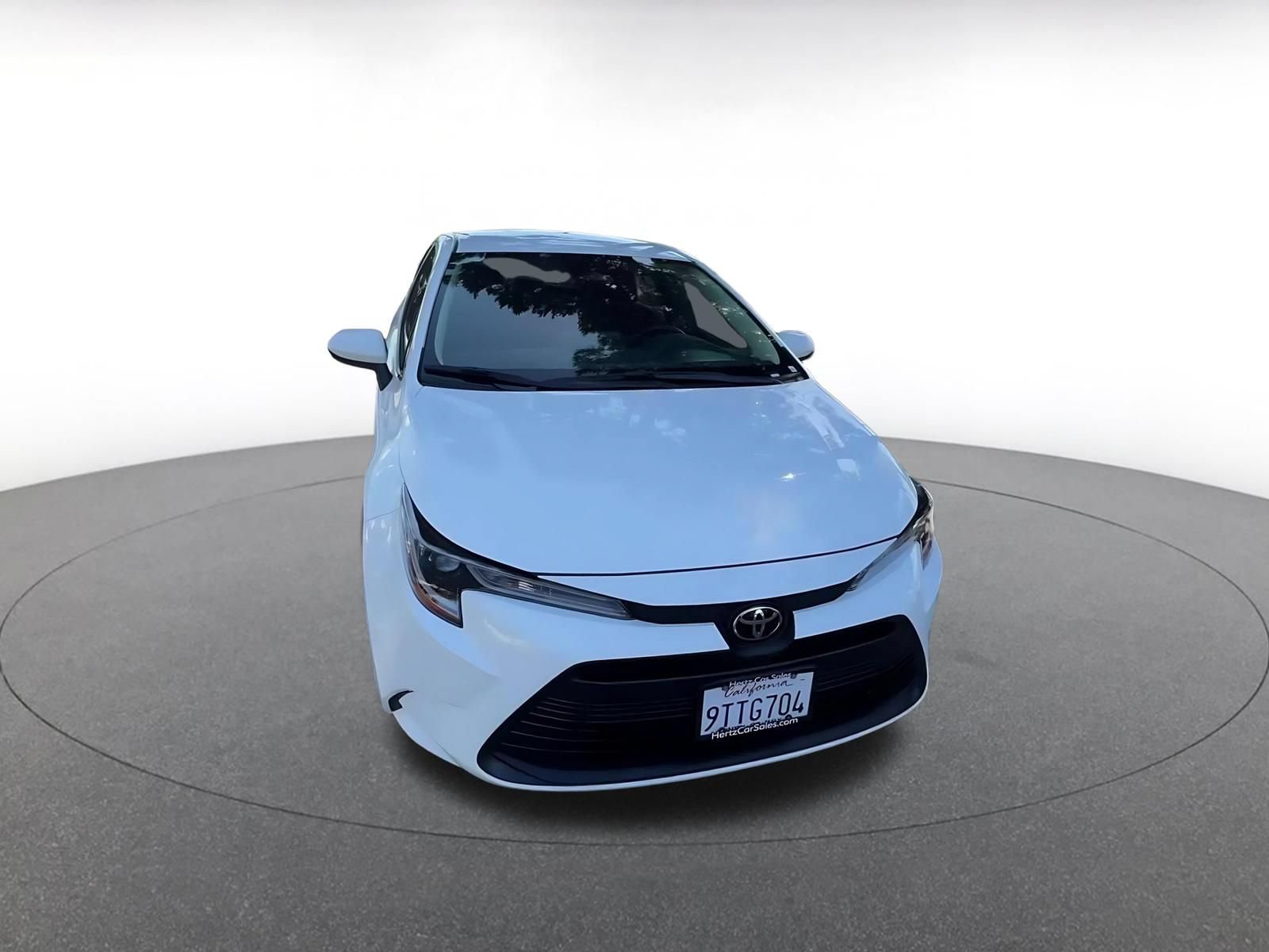 Used 2025 Toyota Corolla LE FWD image 2