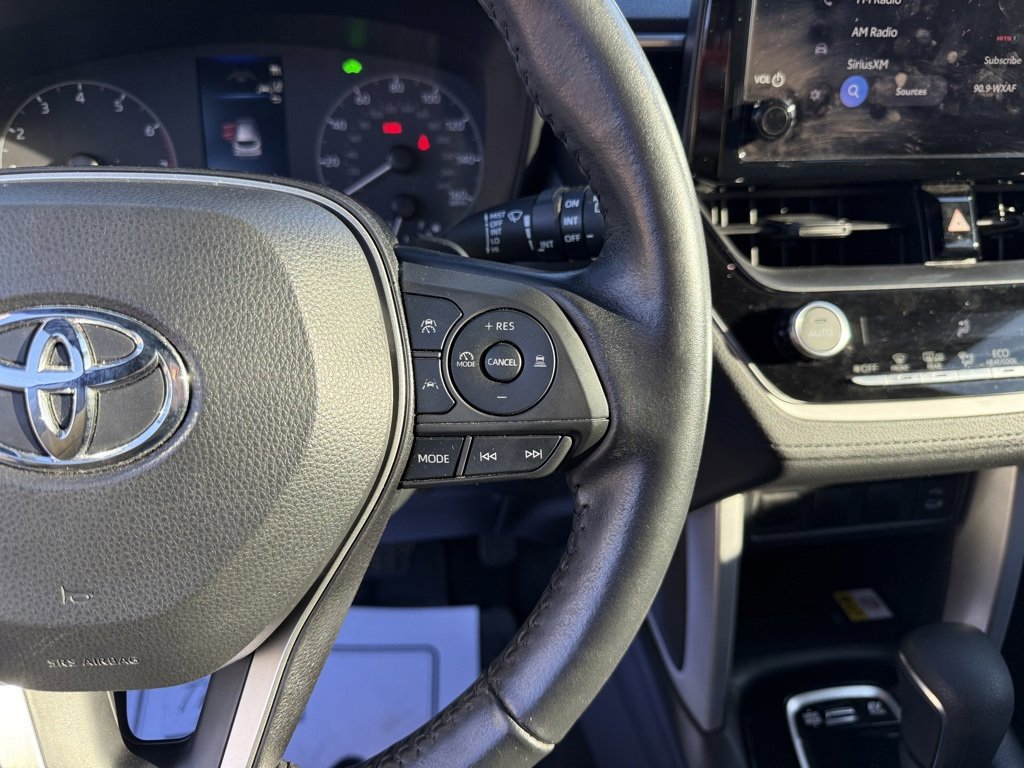 Used 2023 Toyota Corolla Cross SE image 19