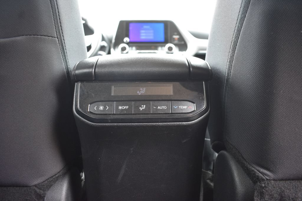 Used 2025 Toyota Highlander LE FWD image 28