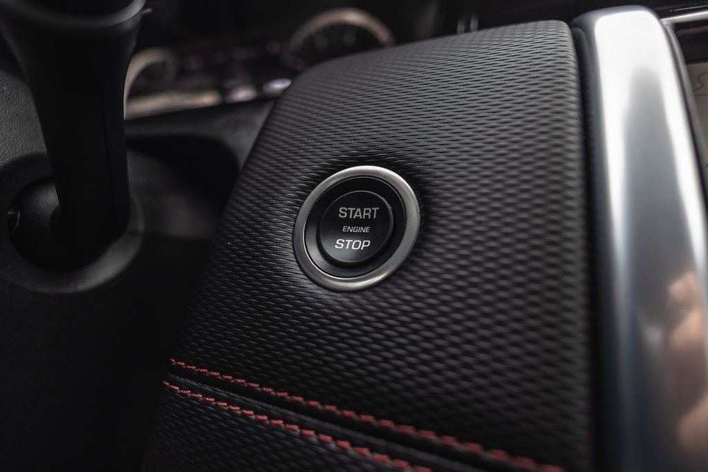 Used 2023 Land Rover Discovery Sport SE R-Dynamic image 15