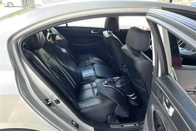 Used 2013 Hyundai Genesis 5.0 R-Spec RWD image 5
