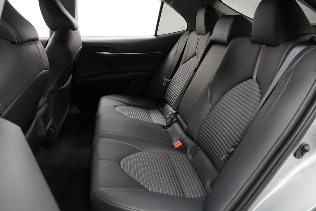 Used 2020 Toyota Camry SE FWD image 19
