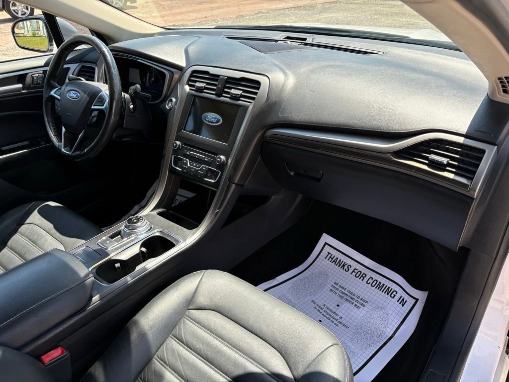 Used 2017 Ford Fusion SE w/ Fusion SE Technology Package FWD image 18