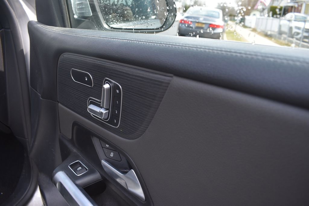Used 2022 Mercedes-Benz GLB 35 AMG 4MATIC image 23