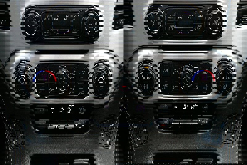 Used 2020 GMC Yukon SLT image 30